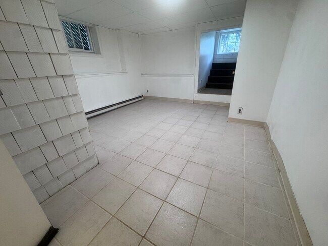 Foto del edificio - 174 Carey Ave