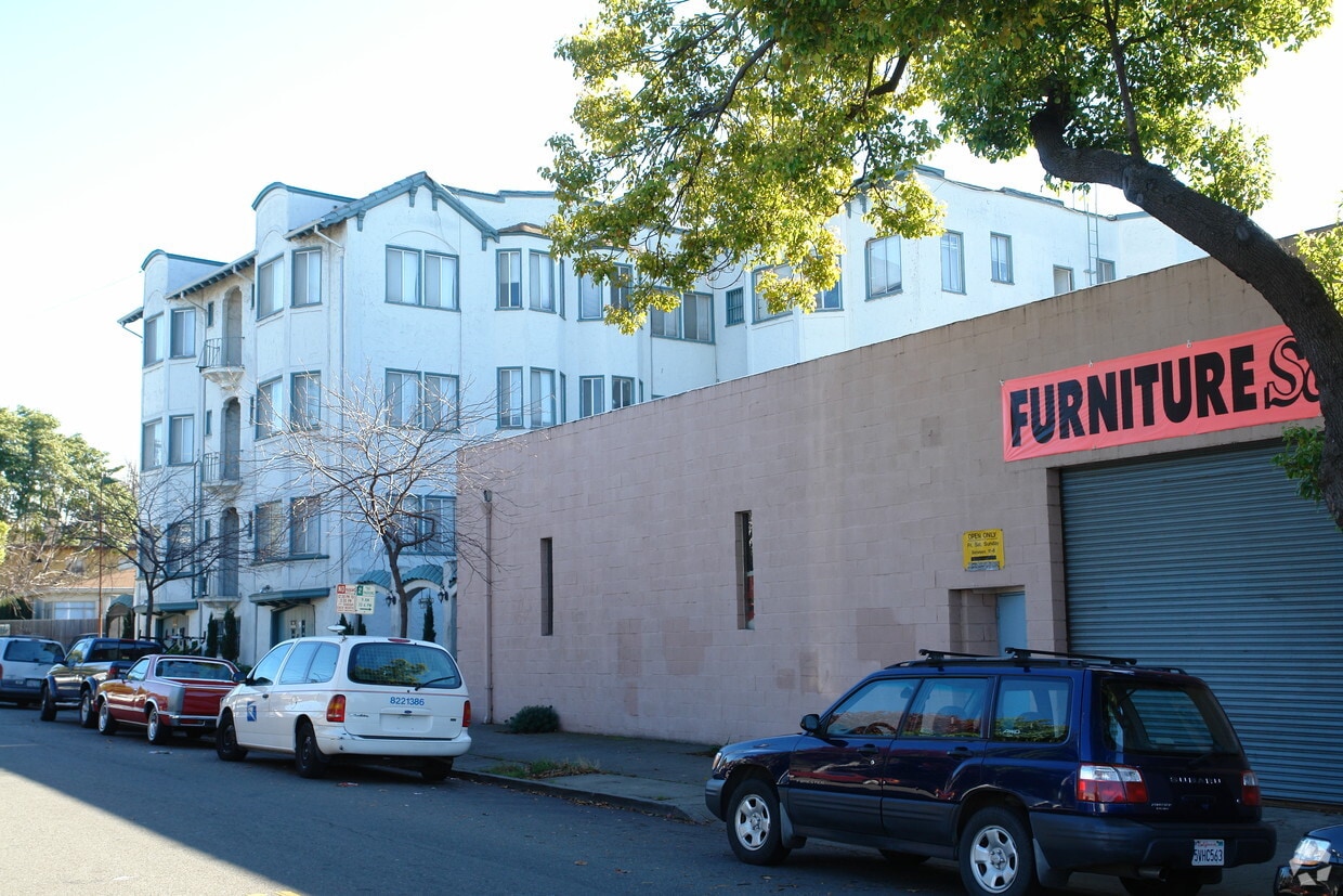 Building Photo - Marianne Apartments