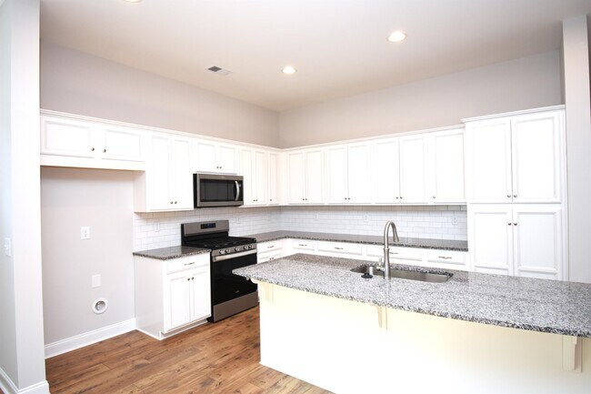 Foto del edificio - 6300 Chadderton Cir