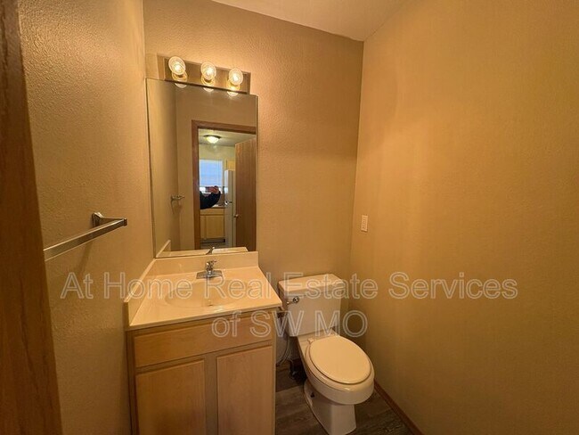 Building Photo - 1410 Frosty Dr