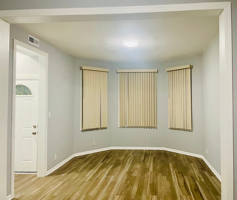 Sala de estar - 5646 W 22nd Pl