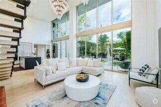 Building Photo - 300 Collins Ave