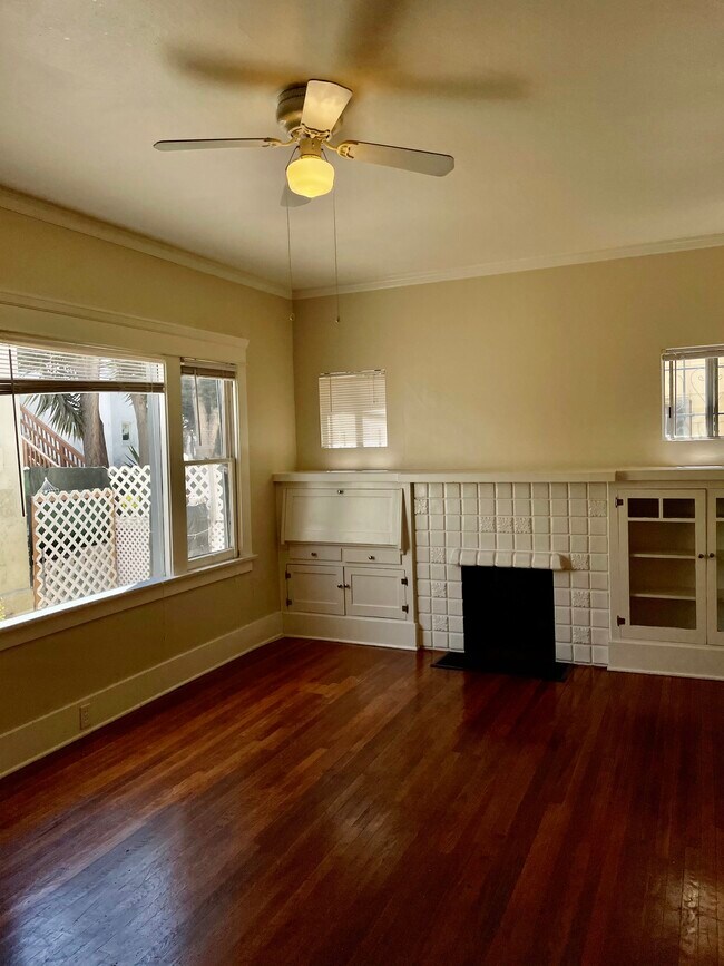 Living room - 477 Dawson Ave