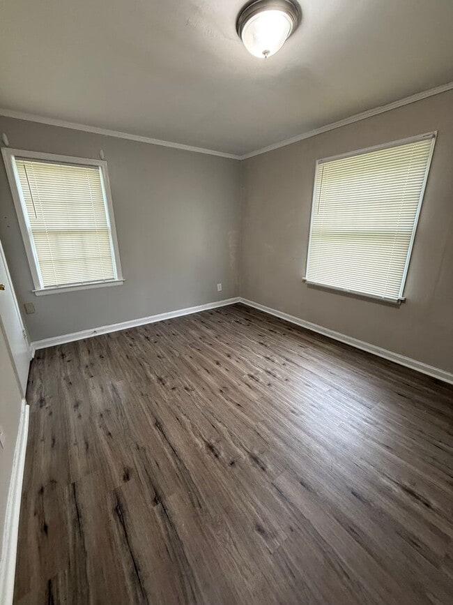 Building Photo - Charming 4 bedroom 2 bath home in Oakhaven