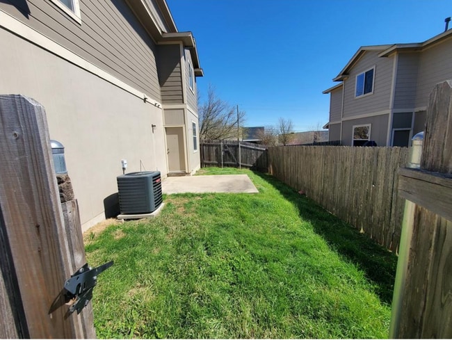 Building Photo - 13720 Harris Ridge Blvd