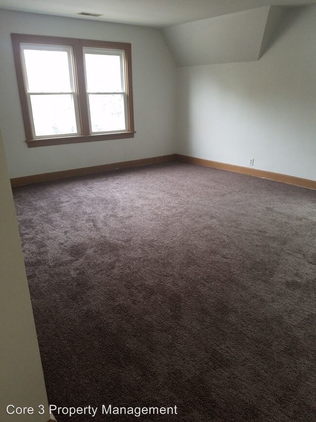 Building Photo - 101 S Walnut St