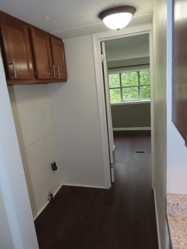 Building Photo - 8911 Pembroke Oak Grove Rd