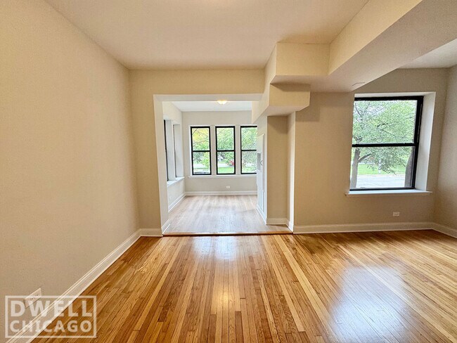 Foto del edificio - 2323 N Kedzie Blvd
