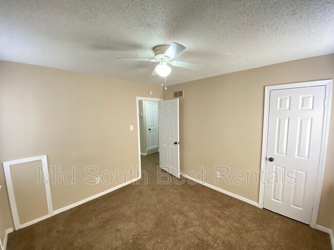 Foto del edificio - 3251 McKell Dr