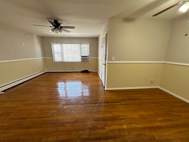 Building Photo - 374 Cator Ave