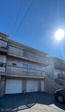 Building Photo - 404 S 5th St