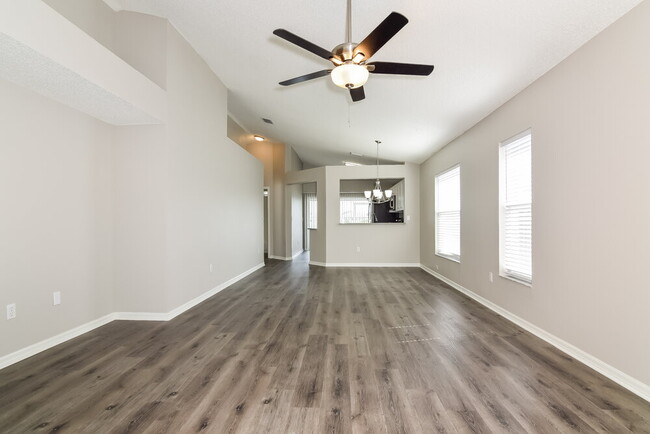 Foto del edificio - 22649 St Thomas Cir