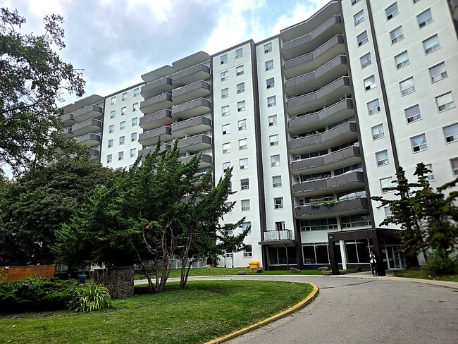 Building Photo - Rowena Drive