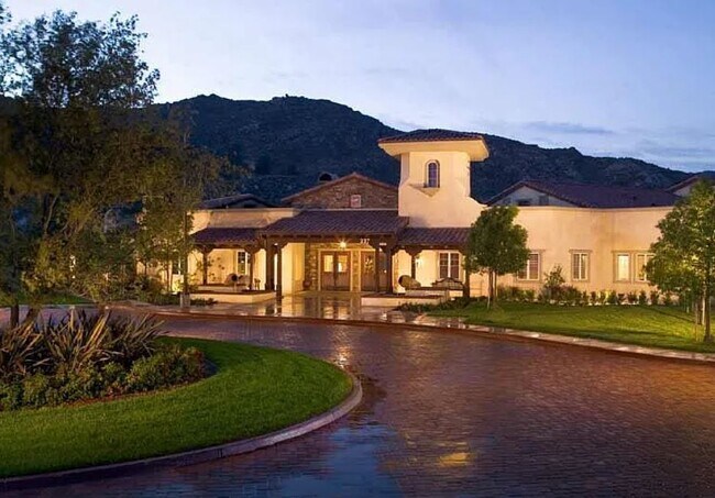 Foto del edificio - 8256 Triplett Ln