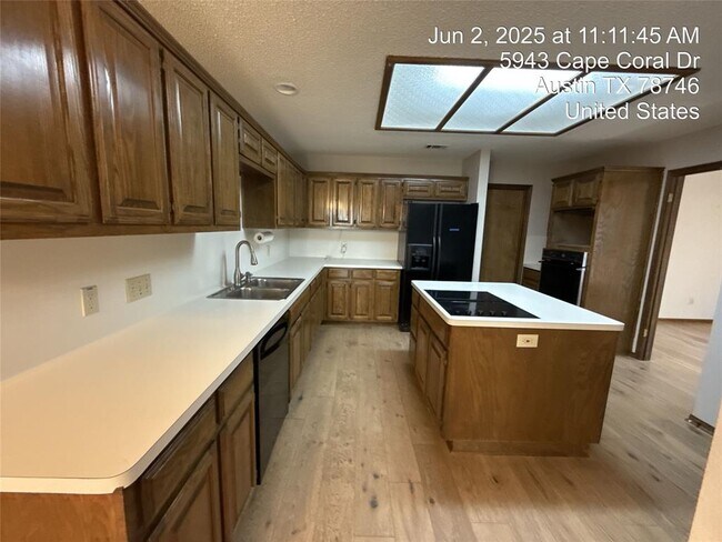 Building Photo - 5943 Cape Coral Dr