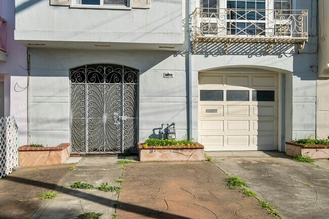 Building Photo - 1546 42nd Avenue