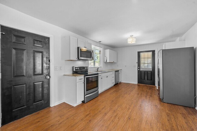 Foto del edificio - Updated 2 Bed 1 Bath in Coats - Pet Friendly!