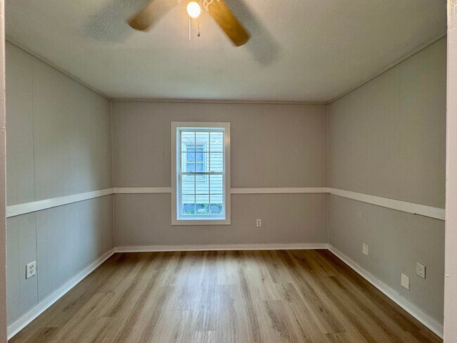 Foto del edificio - 2415 Maple Rd SE