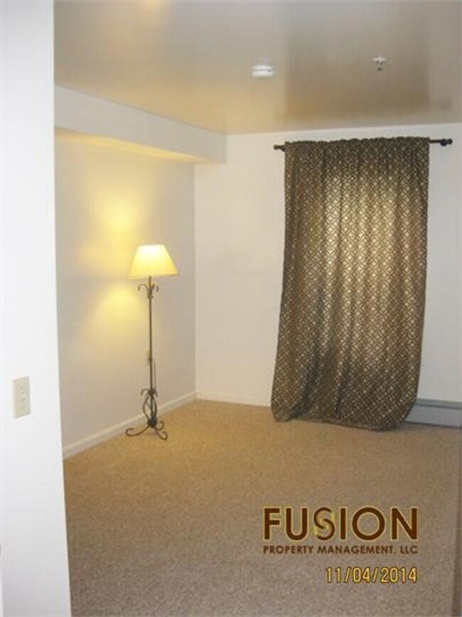 Foto del edificio - 2 bedroom condo Heat Included and Pool!