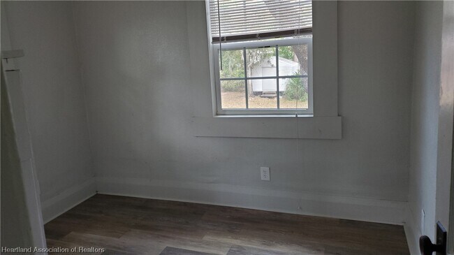 Foto del edificio - 331 Rose Ave