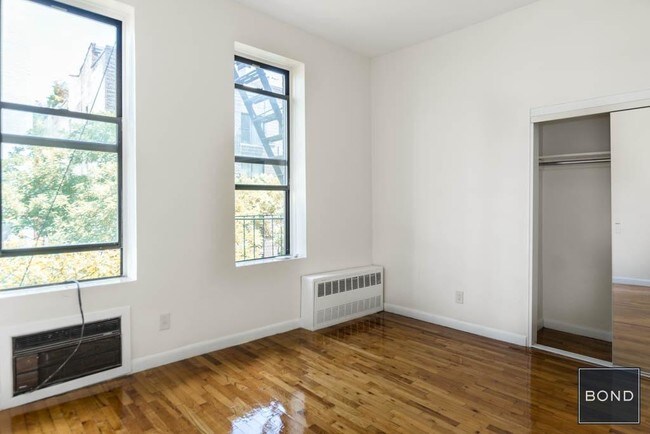 Building Photo - 208 E 21st St