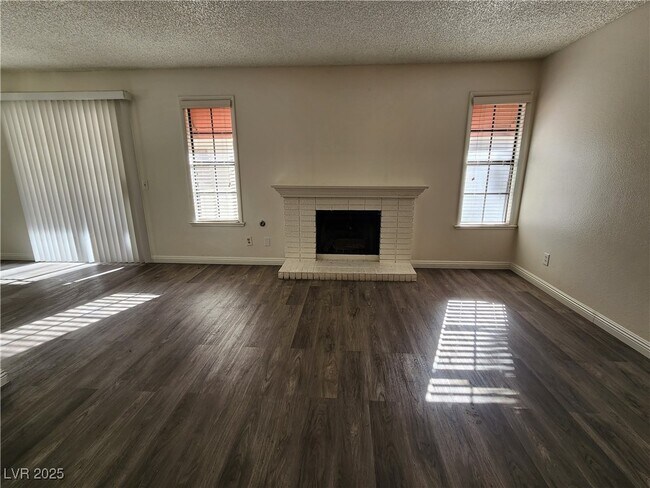 Foto del edificio - 6627 W Tropicana Ave