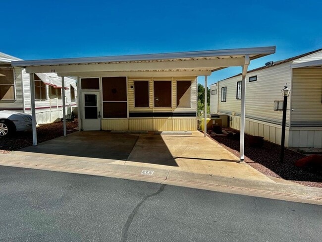 Building Photo - 55+ Community 2 Bed 1 Bath Home