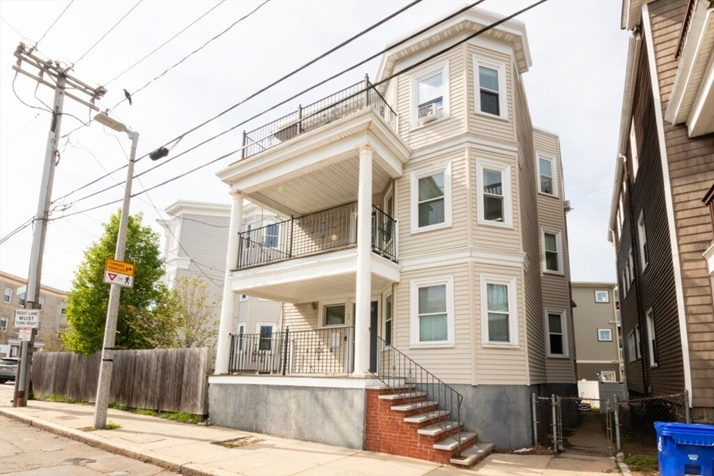 Primary Photo - 32 Victory Rd