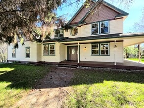 Building Photo - 6005 Sunset Hwy