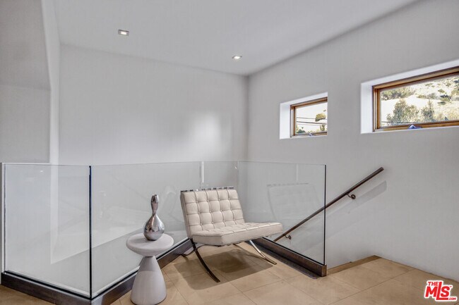 Foto del edificio - 1929 N Curson Ave