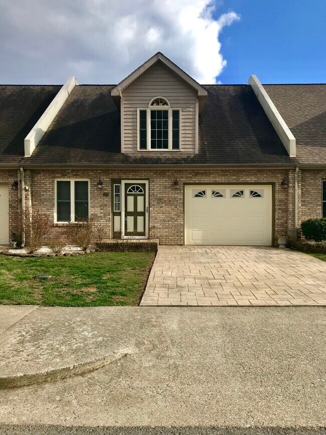 36 Village Green Dr, Paintsville, KY 41240 House for Rent in