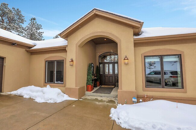 Building Photo - Stunning Home in the Ridge!!