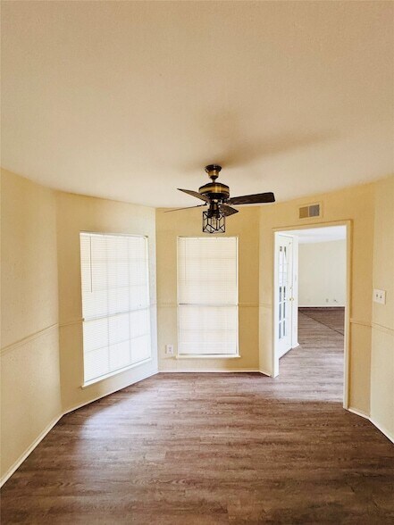 Foto del edificio - 8513 Kensington Dr