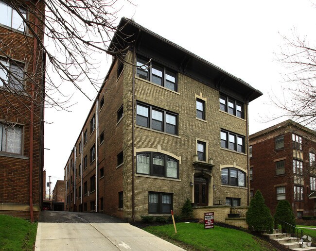 Derbyshire Apartments Rentals Cleveland Heights, OH