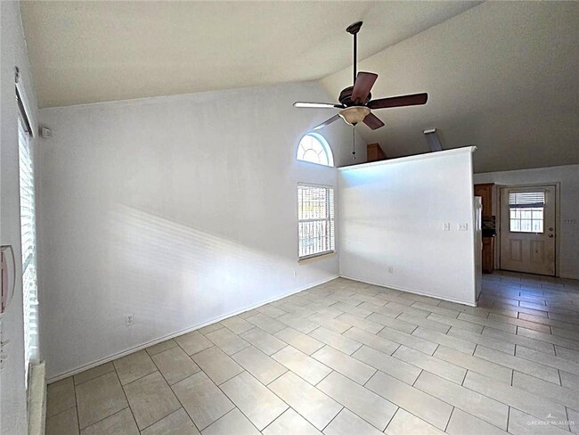 Building Photo - 17 West Dr