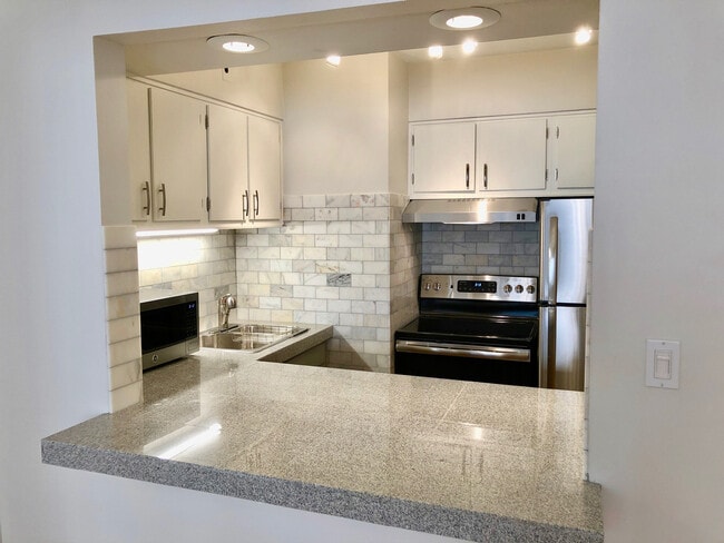 Foto del edificio - 526 W Roscoe St