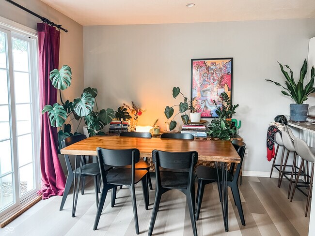 Foto del edificio - 11471 Enclave Blvd