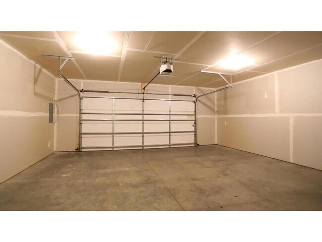 Building Photo - 22262 Lilac Way