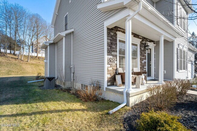 Foto del edificio - 2 Birch Ct