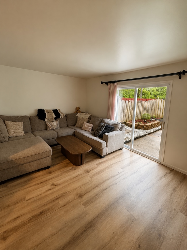 Living Room - 7627 Glenolden Pl