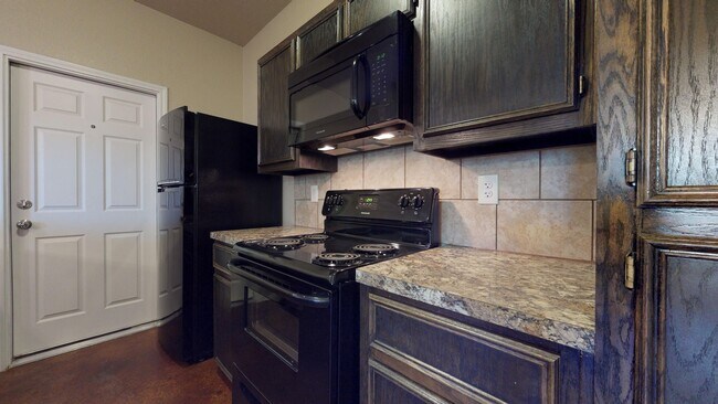 Foto del edificio - Amazing Duplex in Harker Heights with stained concrete flooring!