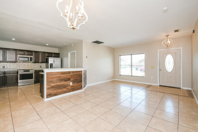 Building Photo - 768 Pelican Ct