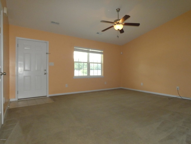 Building Photo - 108 Pear Tree Ln