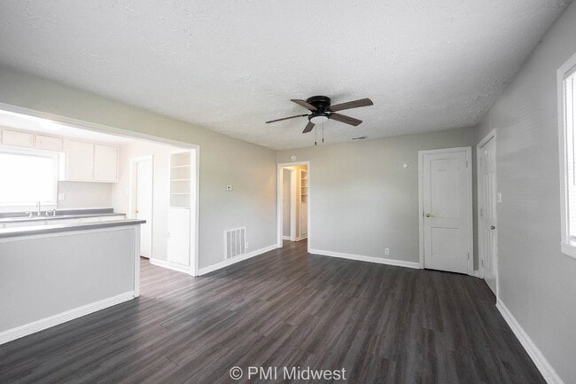 Building Photo - 5959 E 24th St