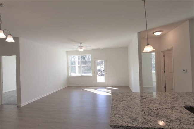 Foto del edificio - BEAUTIFUL 3BD 2.5 BTH Apartment home RAINTREE - Ballantyne Commons Pkwy - MOVE IN SPECIAL