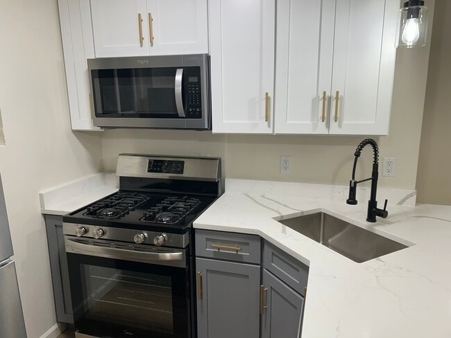 Building Photo - 301X Dupont Ave