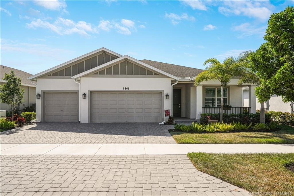 Foto principal - 6801 Cloverdale Ave