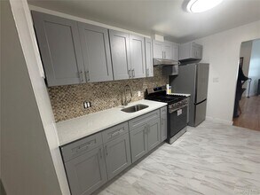 Building Photo - 726 Jersey Ave