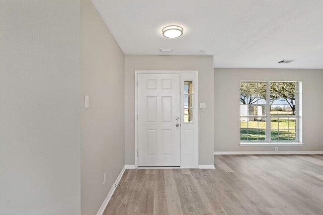 Foto del edificio - 2445 Woods Rd