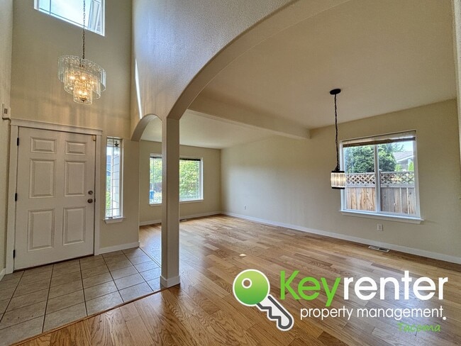 Building Photo - Newly Updated 5-Bedroom Home in Quiet Span...